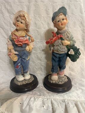 VTG  Made in China  resin figurine set features a charming country boy and girl